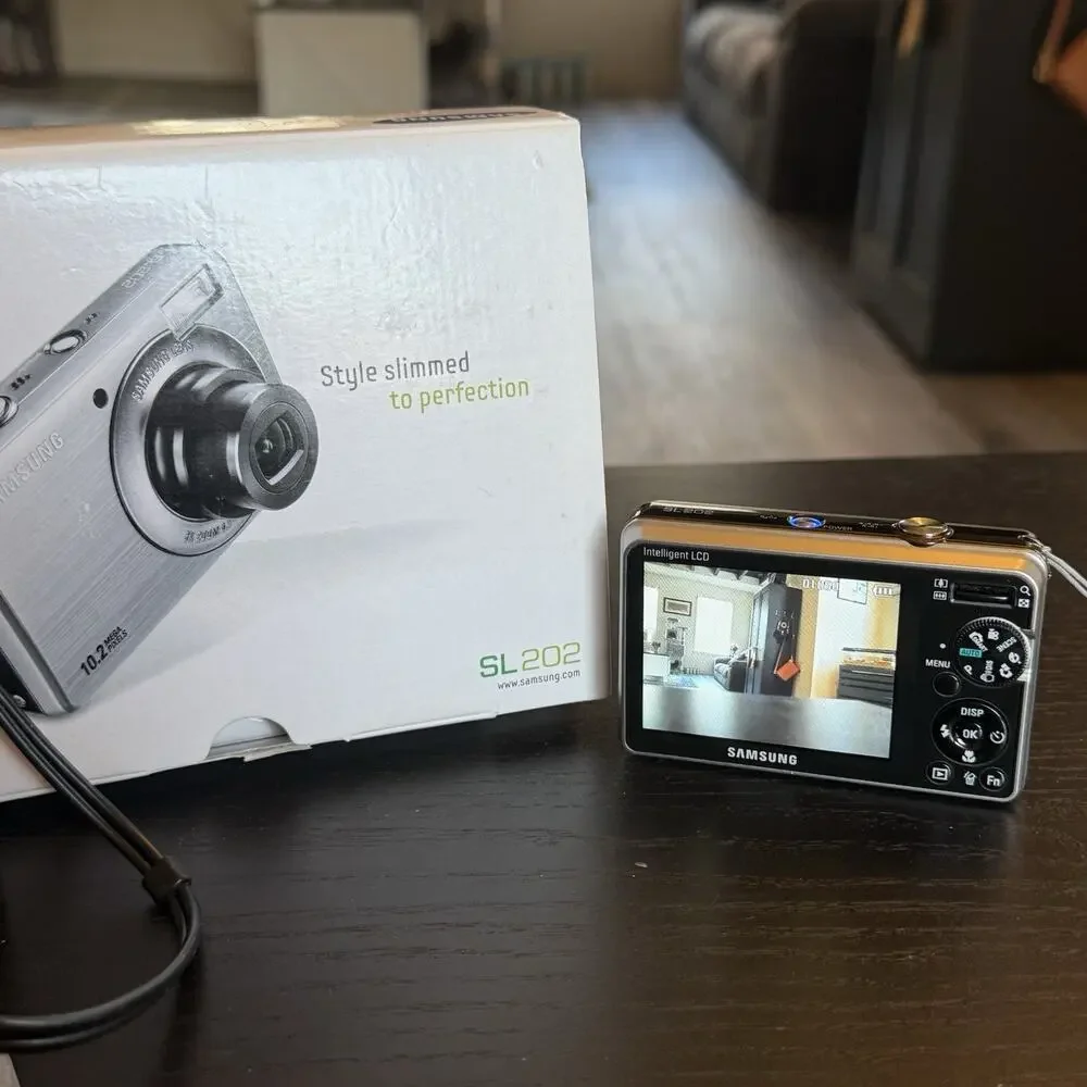 Samsung SL202 10.2MP Digital Camera Solve w/ SD Memory Card Original Box